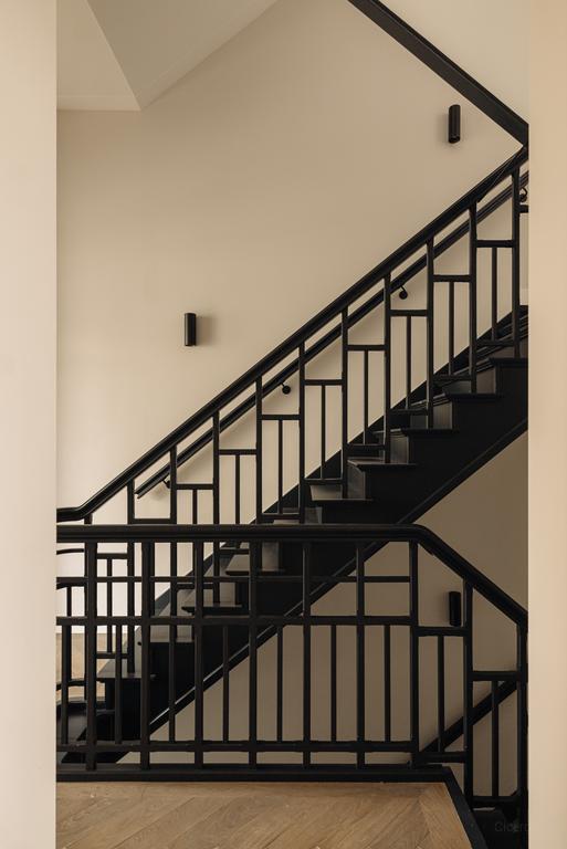 490 m² Townhouse with Elevator and Roof Terrace - Image 11