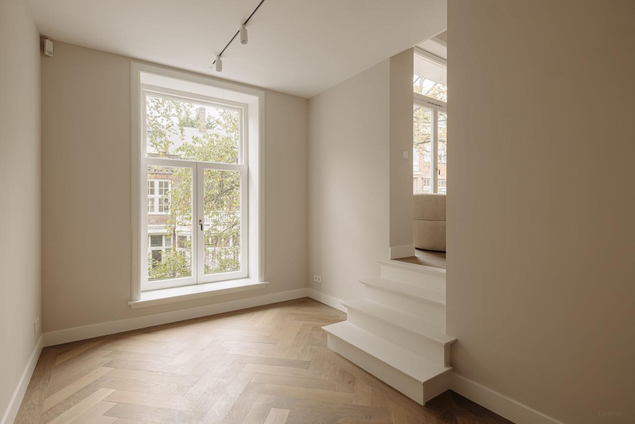 490 m² Townhouse with Elevator and Roof Terrace - Image 17