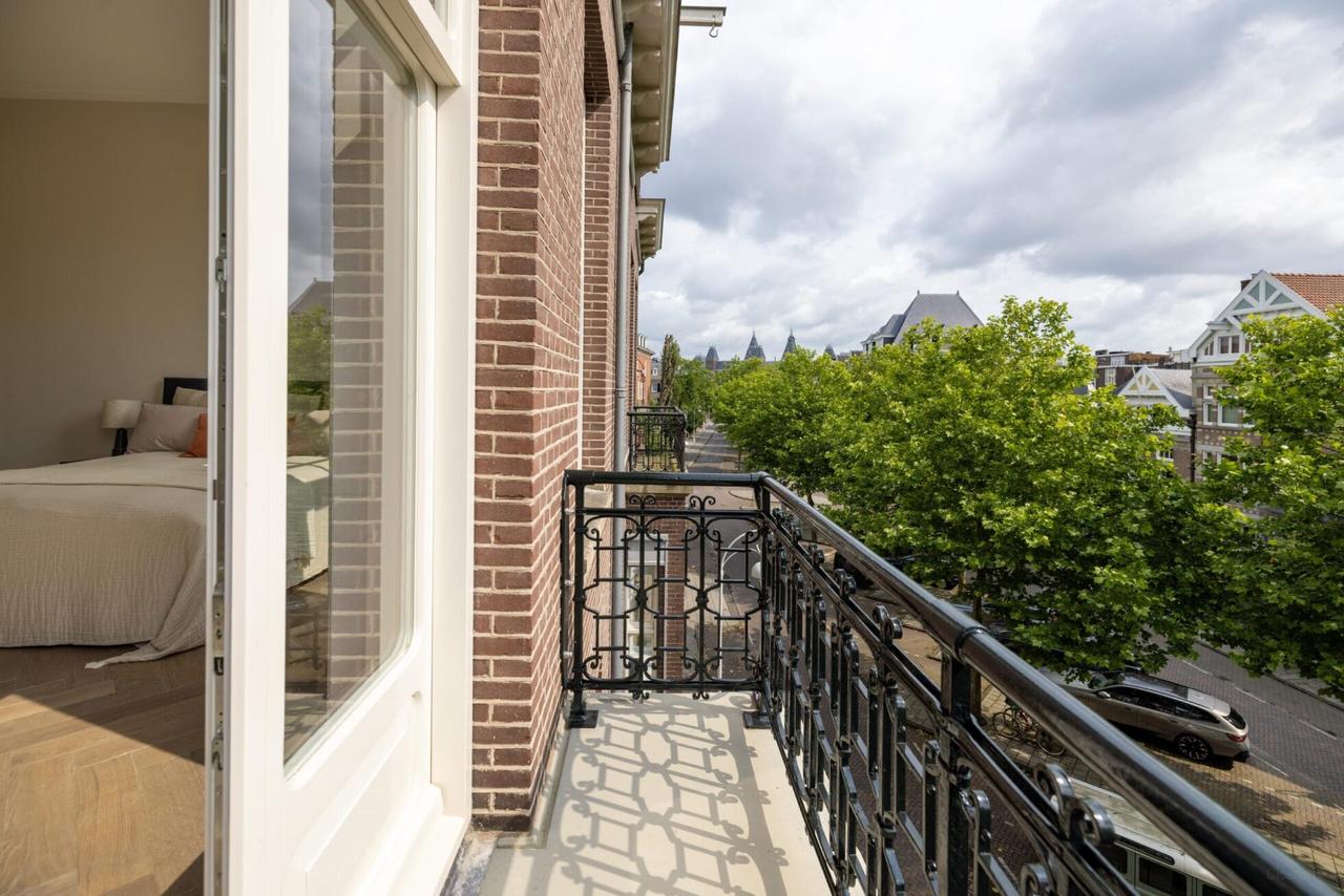 490 m² Townhouse with Elevator and Roof Terrace - Image 21