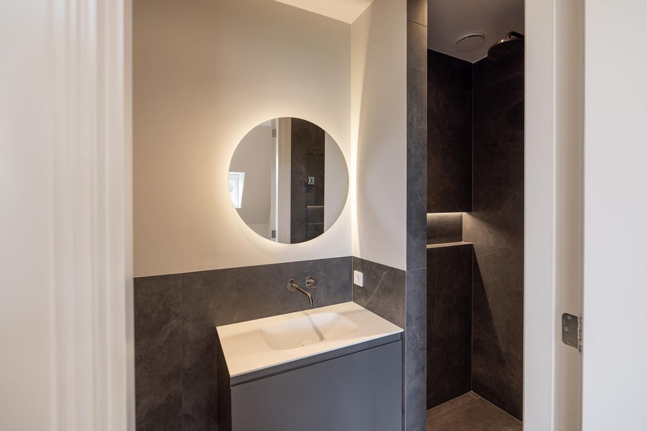 490 m² Townhouse with Elevator and Roof Terrace - Image 23