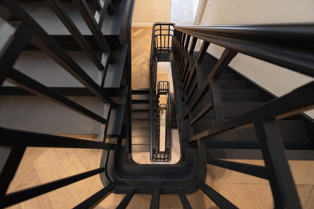 490 m² Townhouse with Elevator and Roof Terrace - Image 27