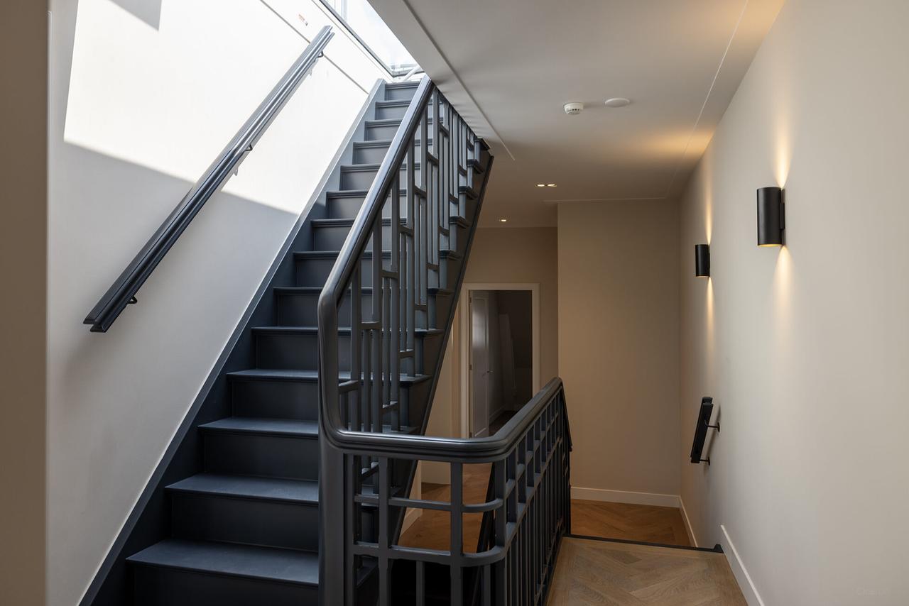 490 m² Townhouse with Elevator and Roof Terrace - Image 28