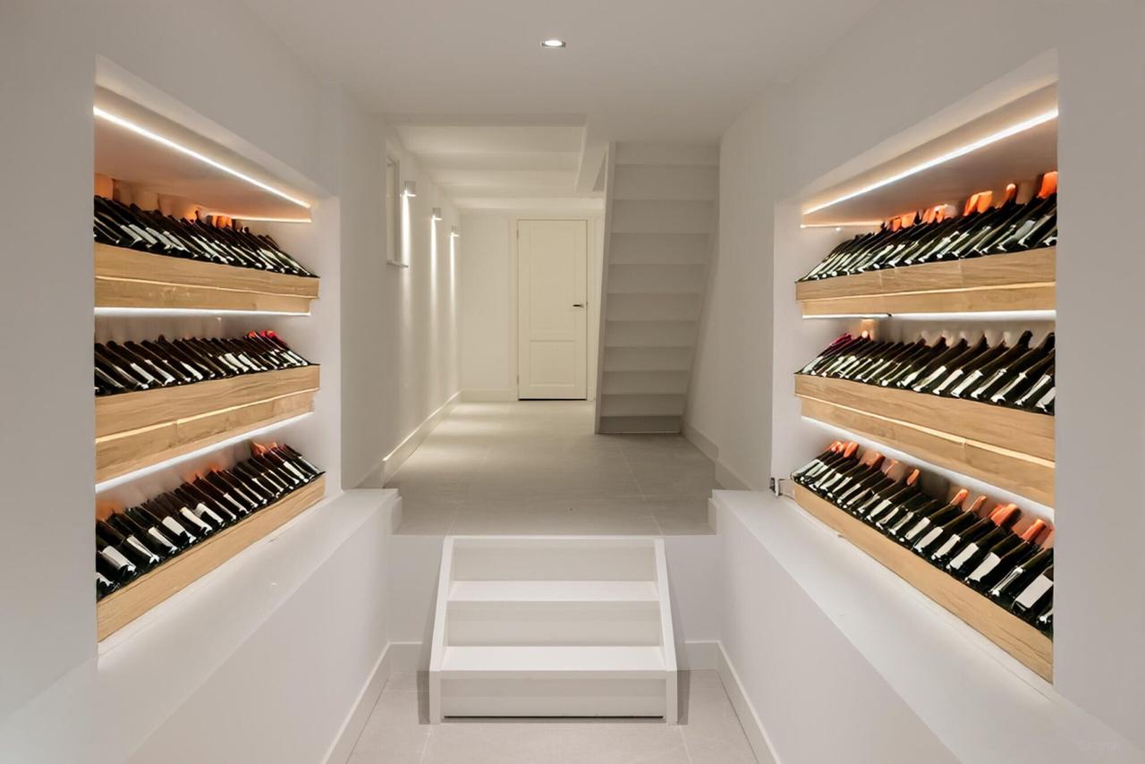 490 m² Townhouse with Elevator and Roof Terrace - Image 33