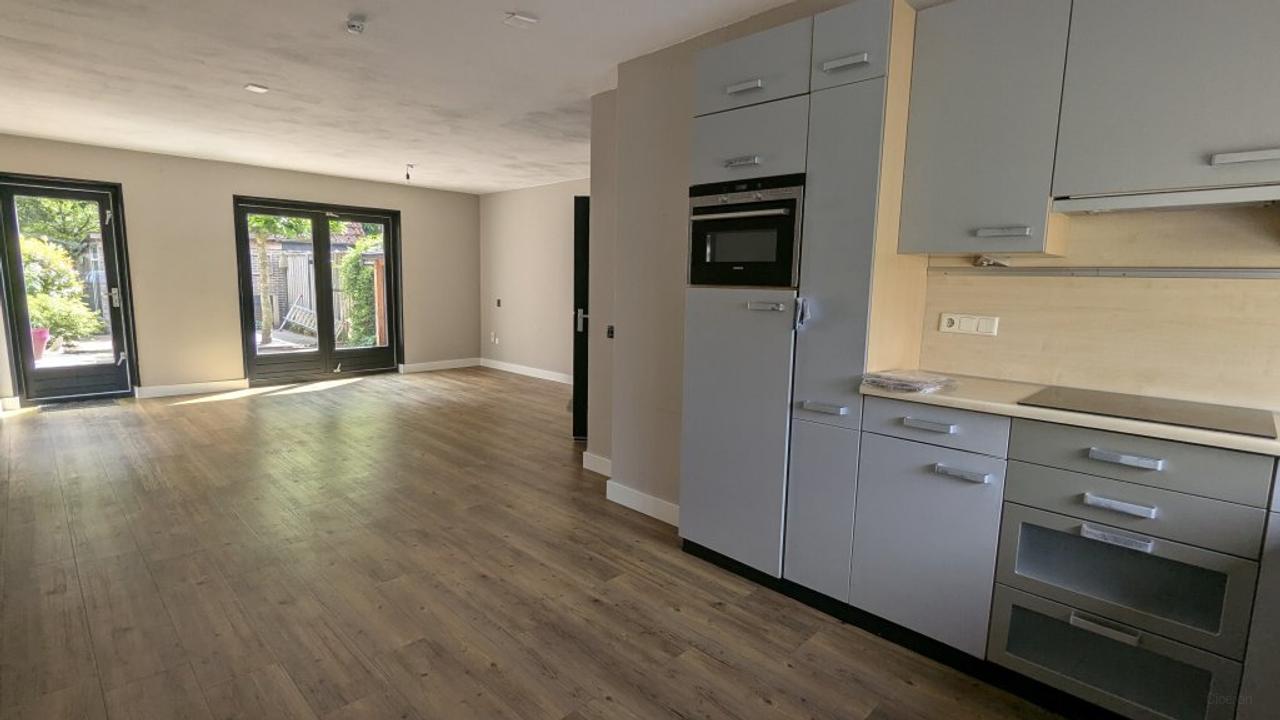 Corner House with 5 Bedrooms and South-Facing Garden - Image 6