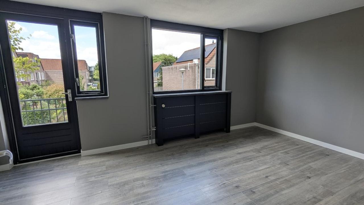 Corner House with 5 Bedrooms and South-Facing Garden - Image 12