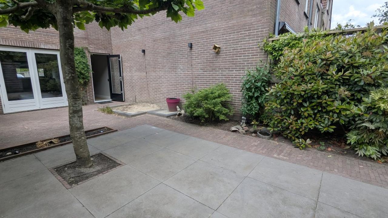 Corner House with 5 Bedrooms and South-Facing Garden - Image 24