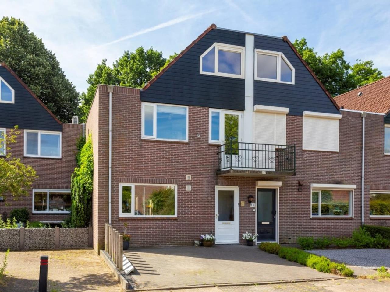 Corner House with 5 Bedrooms and South-Facing Garden - Image 28