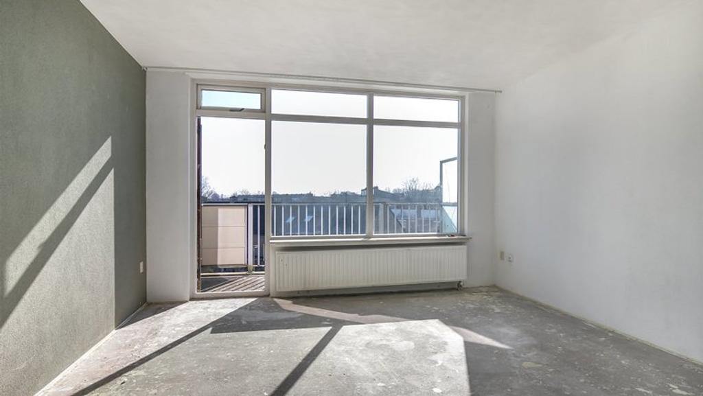 1-Bedroom Apartment with Balcony in Voorhof - Image 3