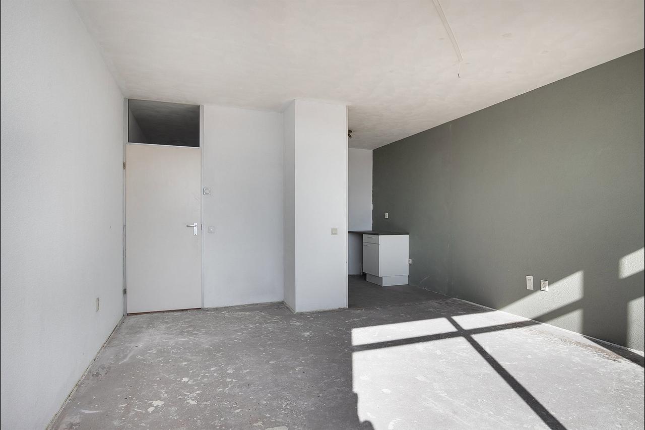 1-Bedroom Apartment with Balcony in Voorhof - Image 5