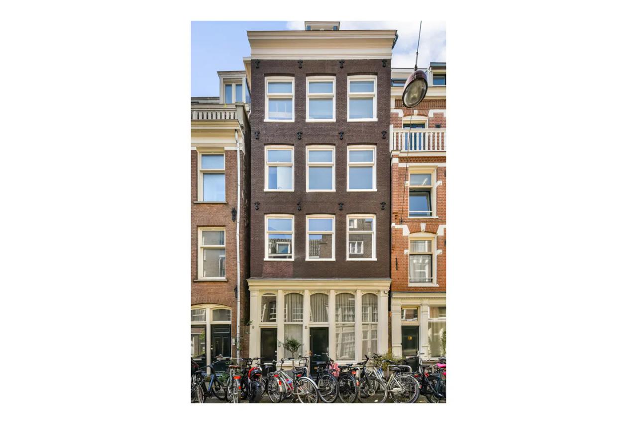 Bright 1-bedroom apartment with 2 balconies - Image 1