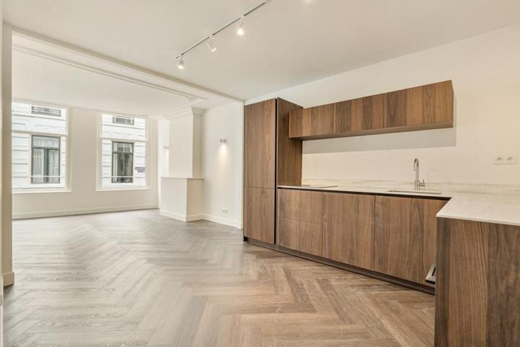 94 m² met 2 badkamers aan de Nieuwendijk - Afbeelding 2