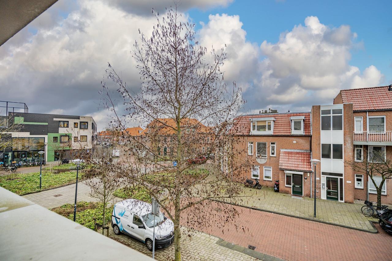 Licht 4-kamerhuis met garage in Leiden - Afbeelding 4