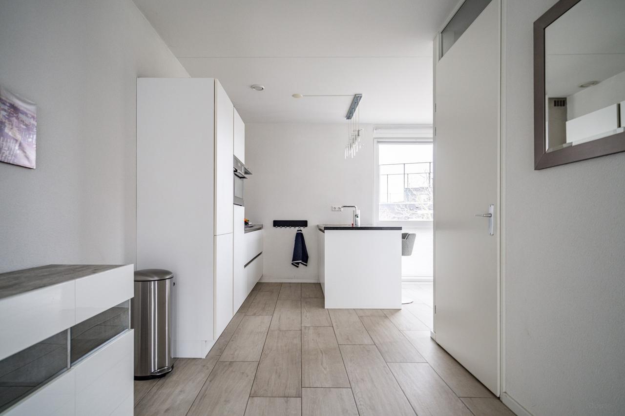Licht 4-kamerhuis met garage in Leiden - Afbeelding 14