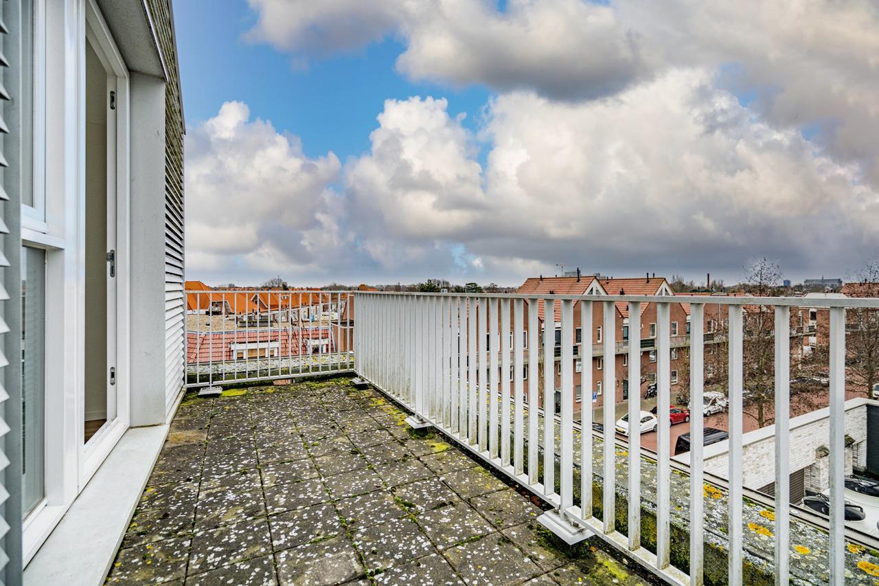 Licht 4-kamerhuis met garage in Leiden - Afbeelding 44