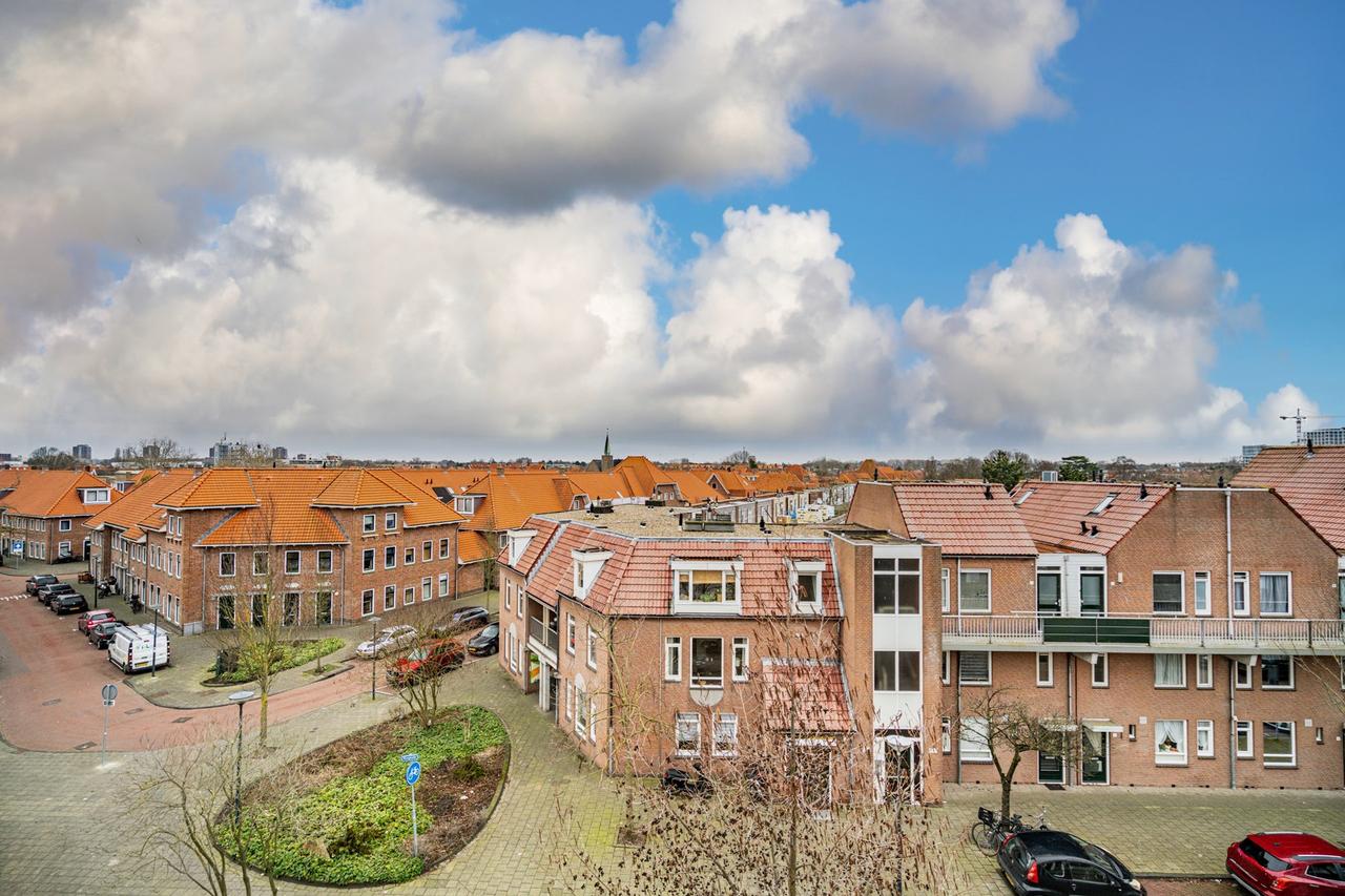Licht 4-kamerhuis met garage in Leiden - Afbeelding 45