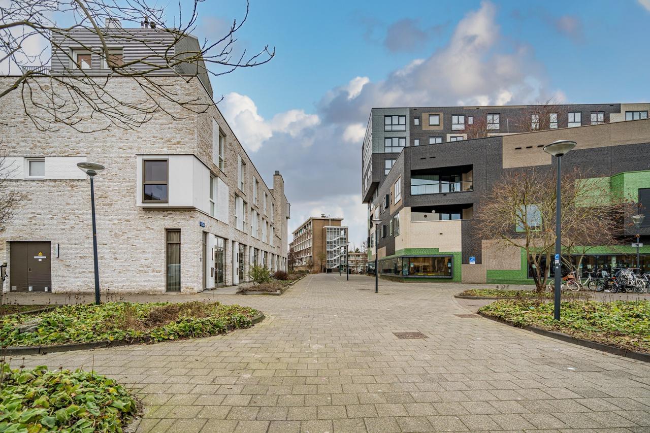 Licht 4-kamerhuis met garage in Leiden - Afbeelding 54