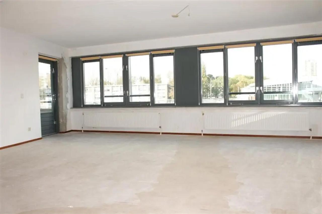 3-room apartment with balcony on the 8th floor - Image 3