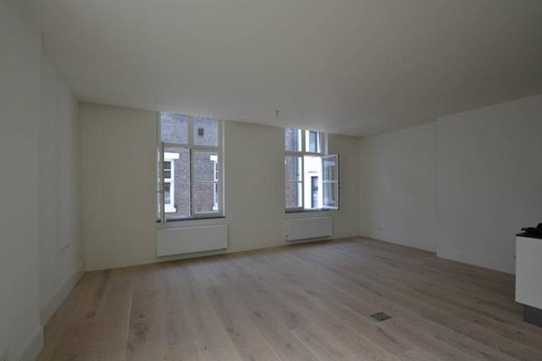 2-Bedroom Apartment with AC in City Center - Image 5