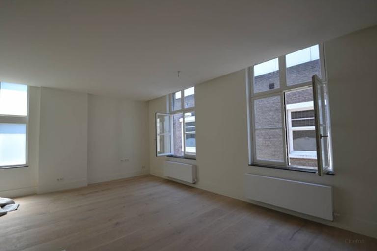 2-Bedroom Apartment with AC in City Center - Image 6