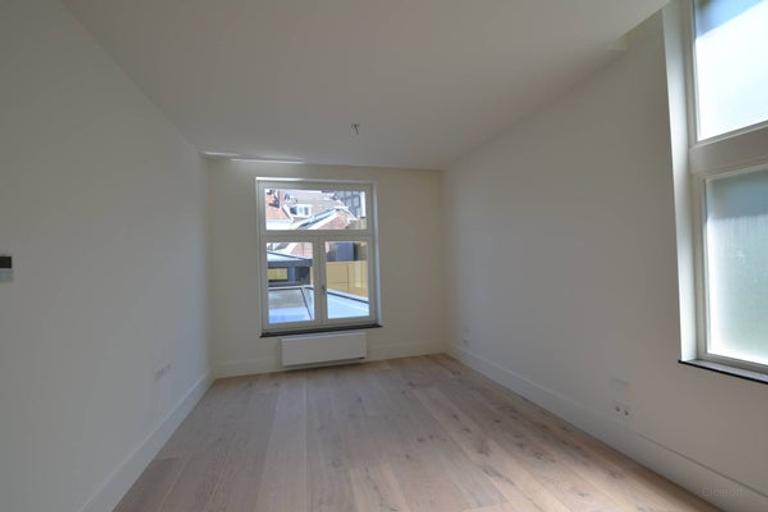 2-Bedroom Apartment with AC in City Center - Image 7