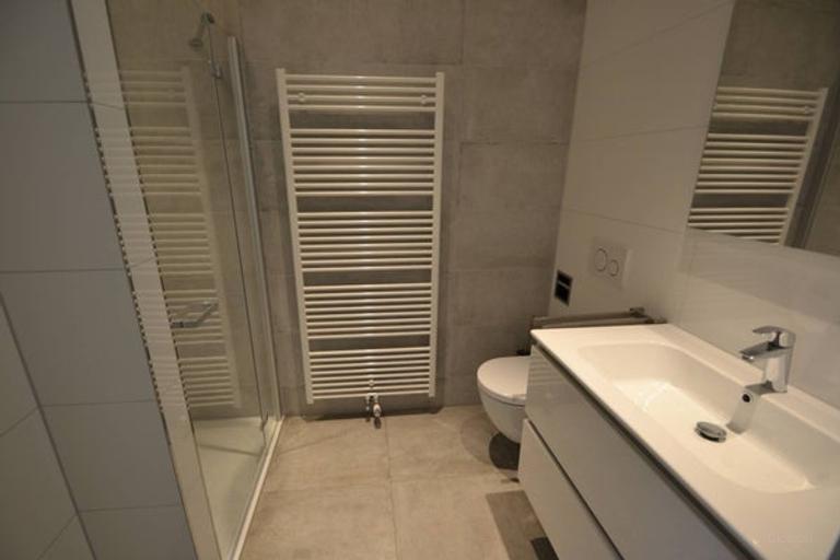 2-Bedroom Apartment with AC in City Center - Image 9