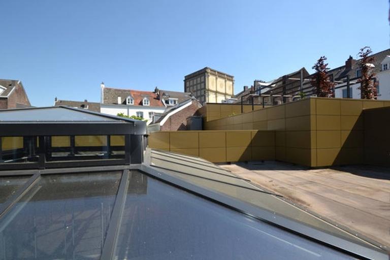 2-Bedroom Apartment with AC in City Center - Image 10