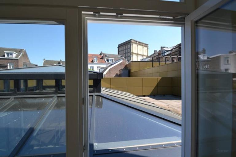 2-Bedroom Apartment with AC in City Center - Image 11