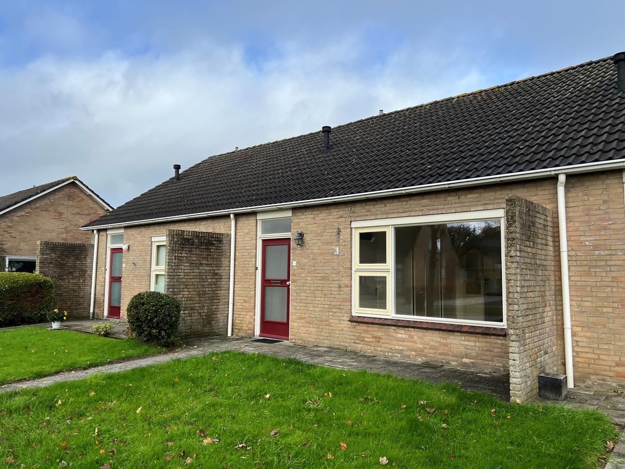 Tussenwoning met 2 slaapkamers in Leens - Afbeelding 2