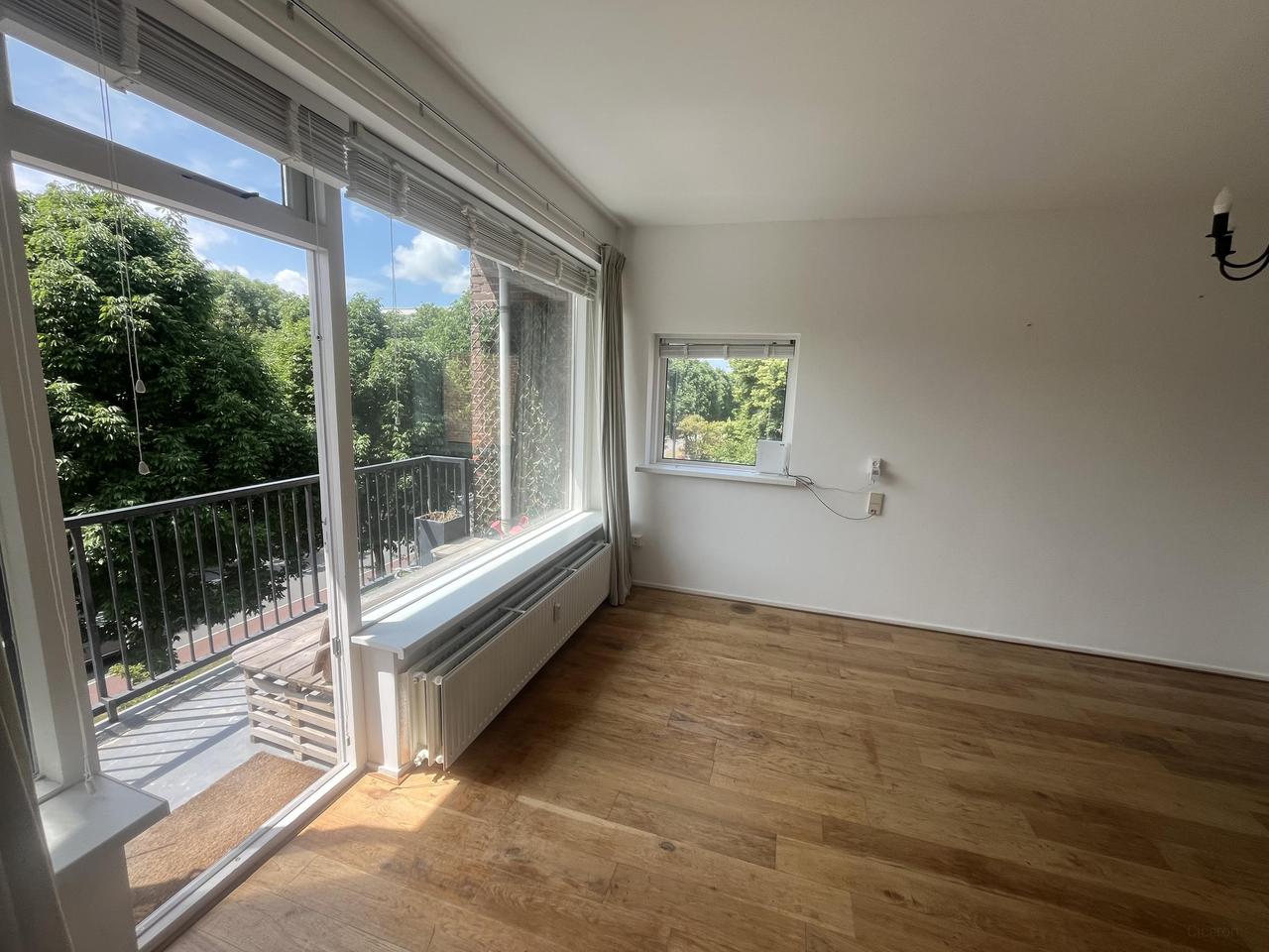 Bright 4-bedroom apartment with balcony - Image 7