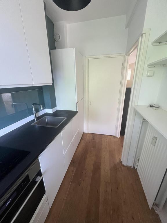 Bright 4-bedroom apartment with balcony - Image 10