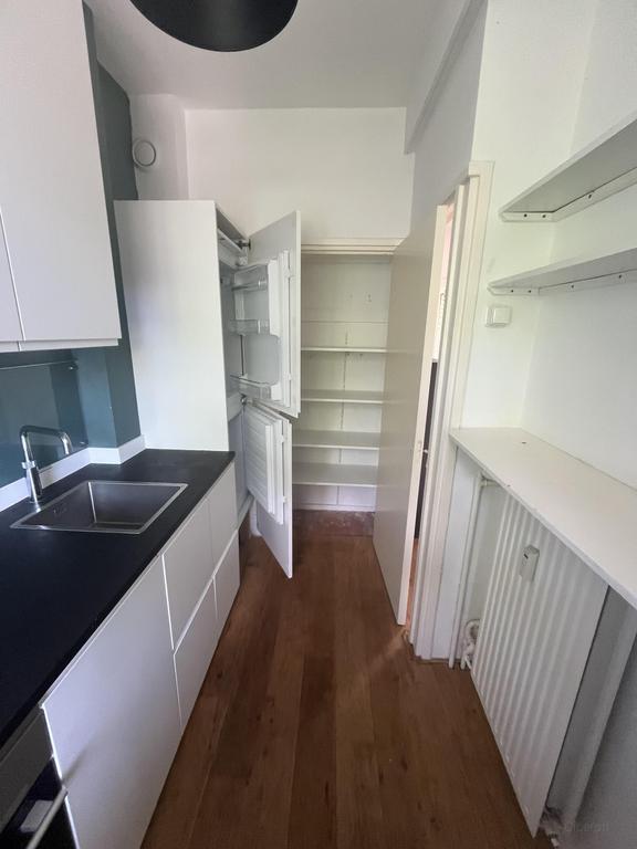 Bright 4-bedroom apartment with balcony - Image 12
