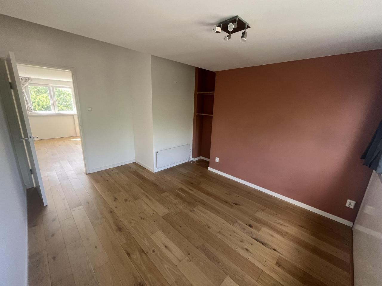 Bright 4-bedroom apartment with balcony - Image 16