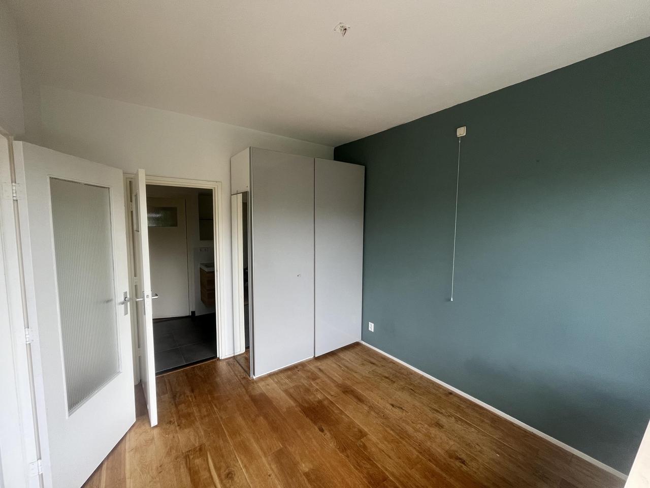Bright 4-bedroom apartment with balcony - Image 17