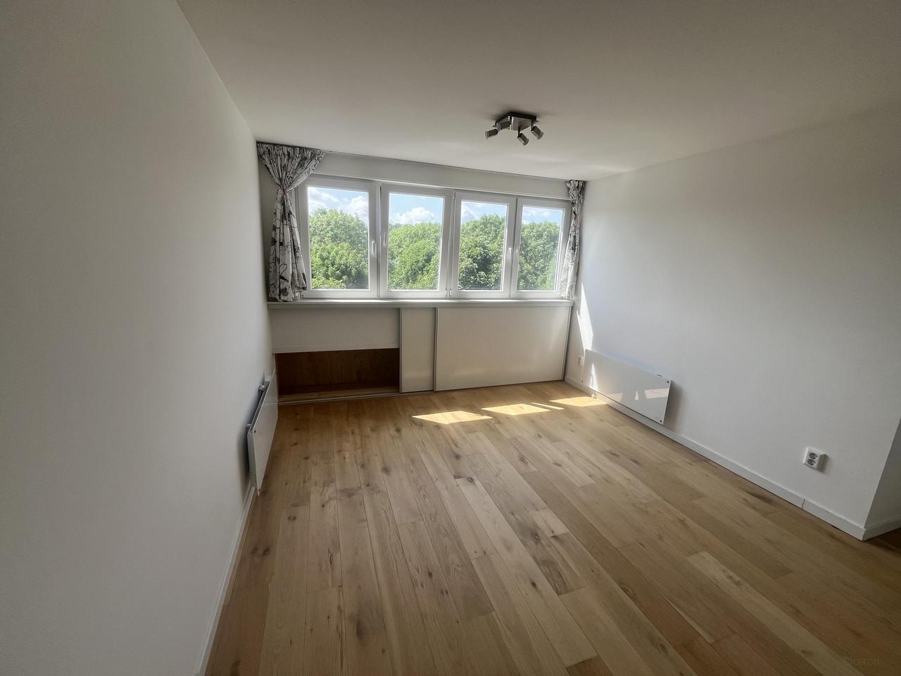 Bright 4-bedroom apartment with balcony - Image 18
