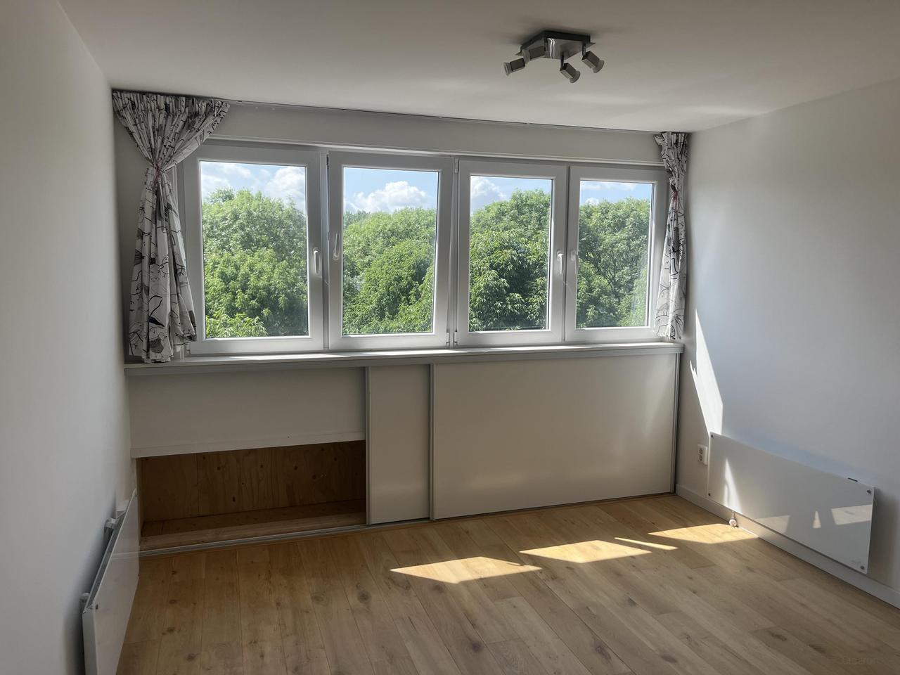 Bright 4-bedroom apartment with balcony - Image 19