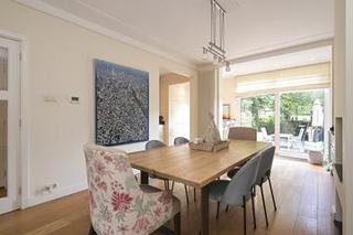 Family Home with 5 Bedrooms and Garage - Image 6