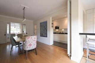 Family Home with 5 Bedrooms and Garage - Image 8