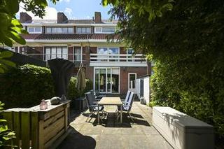 Family Home with 5 Bedrooms and Garage - Image 12
