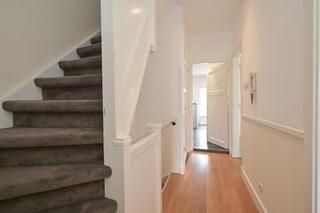 Family Home with 5 Bedrooms and Garage - Image 13