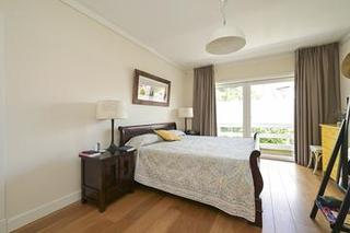 Family Home with 5 Bedrooms and Garage - Image 15