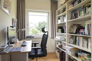 Family Home with 5 Bedrooms and Garage - Image 20