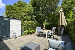 Family Home with 5 Bedrooms and Garage - Image 26