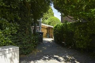 Family Home with 5 Bedrooms and Garage - Image 27