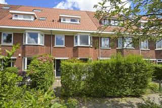 Family Home with 5 Bedrooms and Garage - Image 30