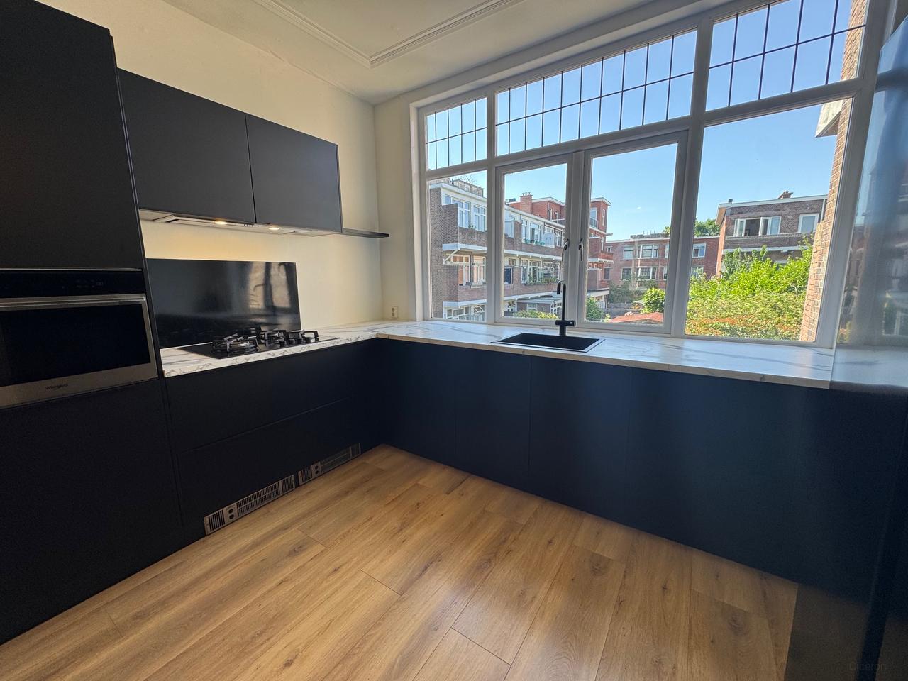 3-Bedroom Apartment with Sunny Balcony - Image 9