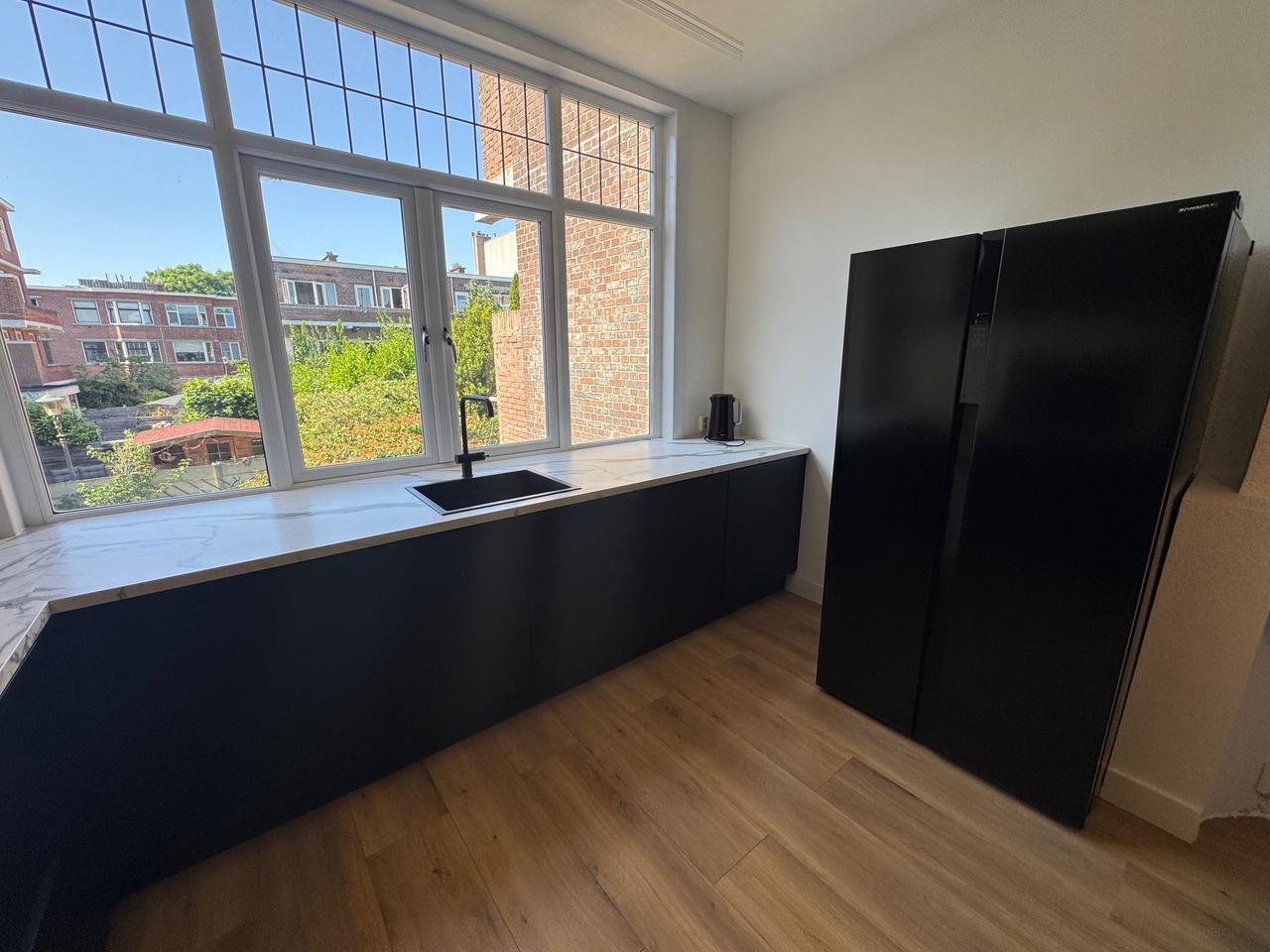 3-Bedroom Apartment with Sunny Balcony - Image 10