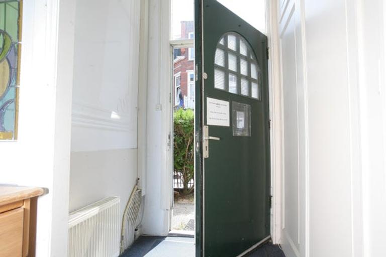 Furnished Apartment with Garden in Duinoord - Image 3