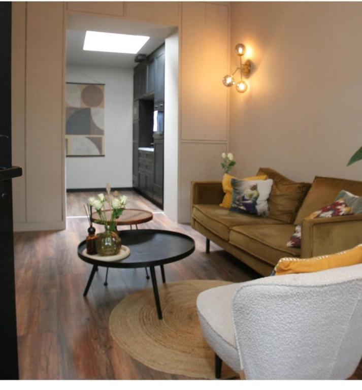 Furnished 2-bedroom apartment with balcony - Image 3