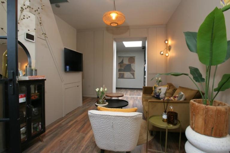 Furnished 2-bedroom apartment with balcony - Image 4