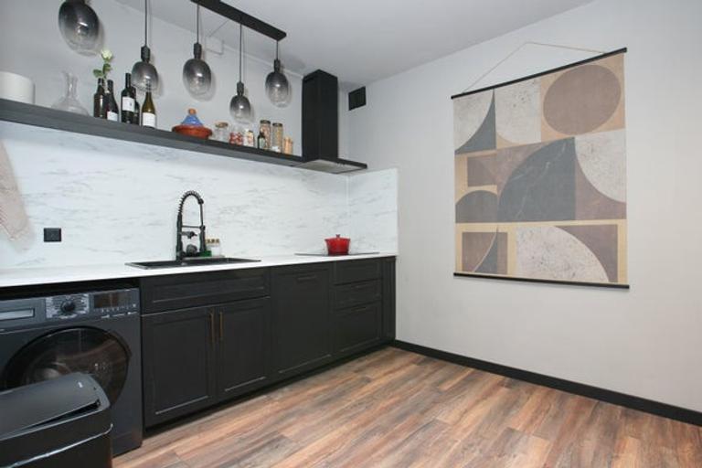 Furnished 2-bedroom apartment with balcony - Image 10